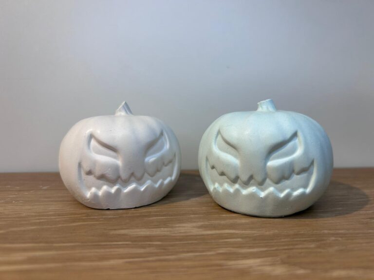 Foto Gips Kürbis duo flach gesicht